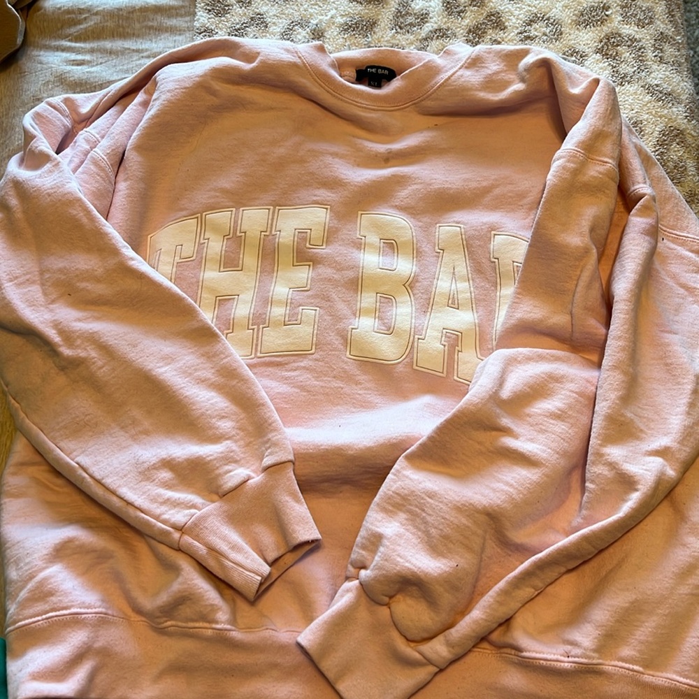 The bar varsity sweatshirt blush